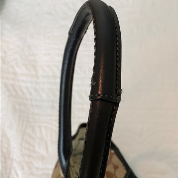 Coach Bag With the Signature Canvas - Picture 5 of 6